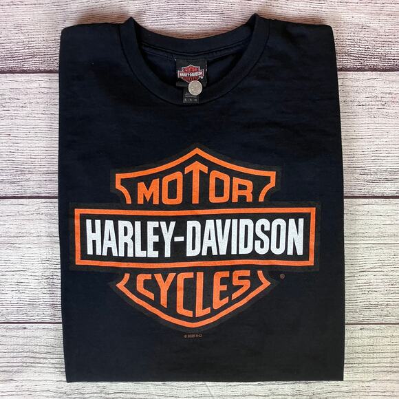 Harley Davidson Motorcycles Oconomowoc, Wisconsin T-shirt - Picture 1 of 6